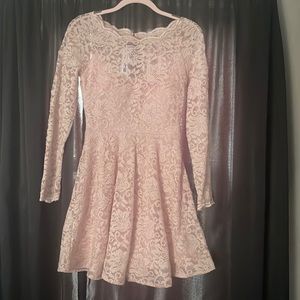 Size 7, light pink and perfect sparkles, worn less then 30 minutes.